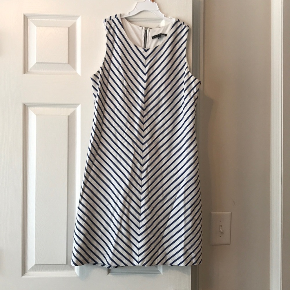 Tiana B striped shift dress. Size 6